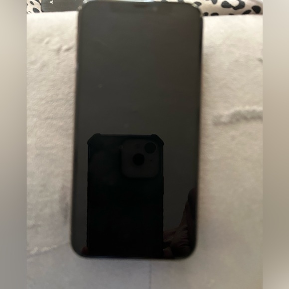 iPhone XS with case - Picture 2 of 4